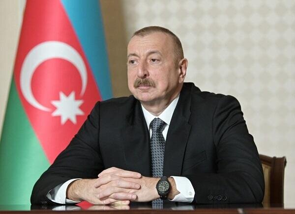 Prezident xüsusi təyinatlı nəqliyyat vasitələrinə baxdı