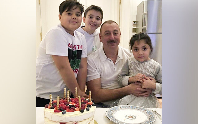 Nəvələrindən dövlət başçısına ad günü HƏDİYYƏSİ
