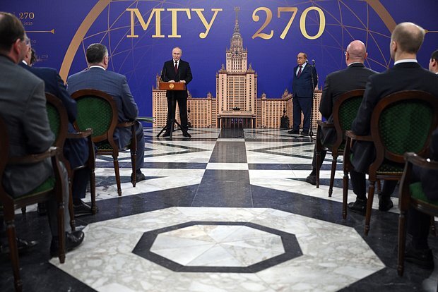 Putin Moskvadaki maaşlara təəccübləndi