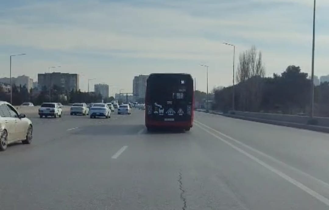 Sürücü avtobus zolağını görməzdən gəldi