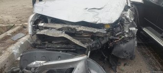 Gəncədə avtomobil qəzası - İki nəfər xəsarət aldı (FOTO)