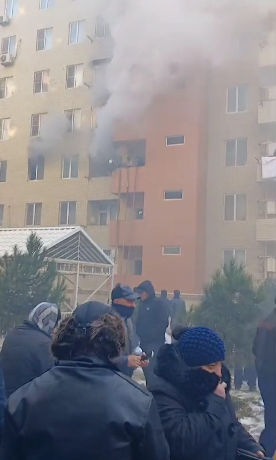 Qobu Park2 -də BİNA YANIR-VİDEO -YENİLƏNİB