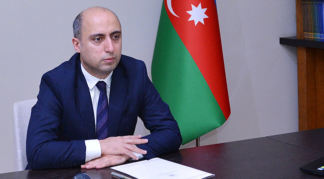 Emin Əmirullayevdən xanımlara təbrik statusu
