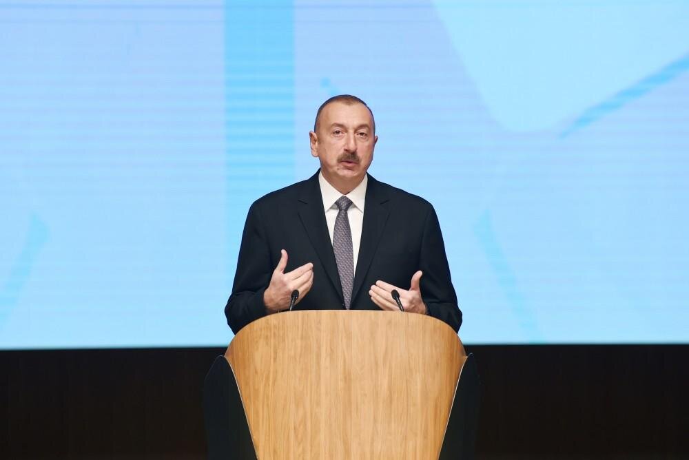 İlham Əliyev “Gülüstan” sarayında çıxış edir