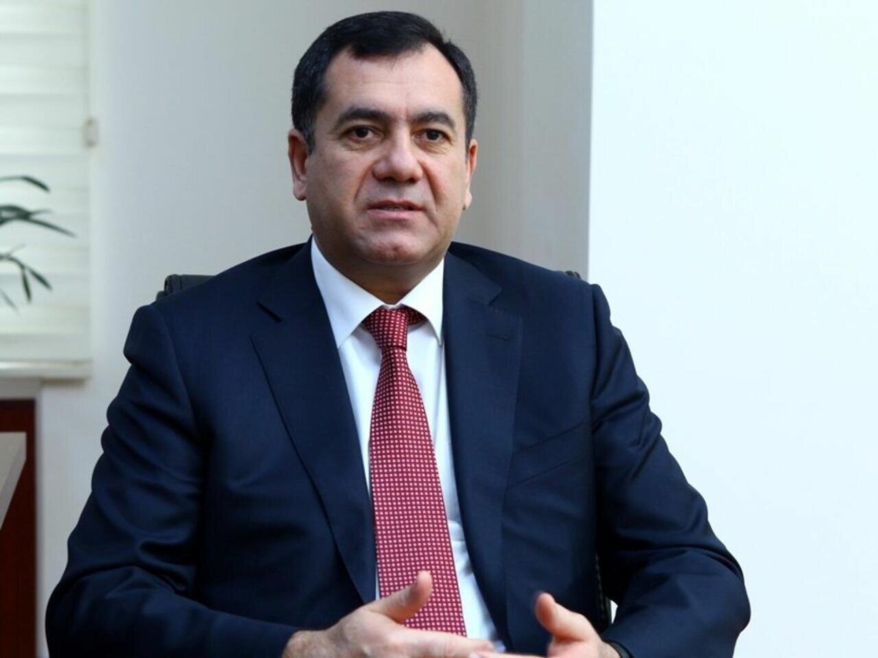 Millət vəkilindən baş nazirə: Bakıda evlər niyə 3 dəfə bahalaşıb?