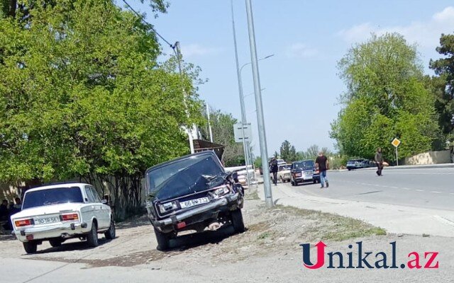 Yevlaxda yük maşını "VAZ-2106"ya çırpıldı