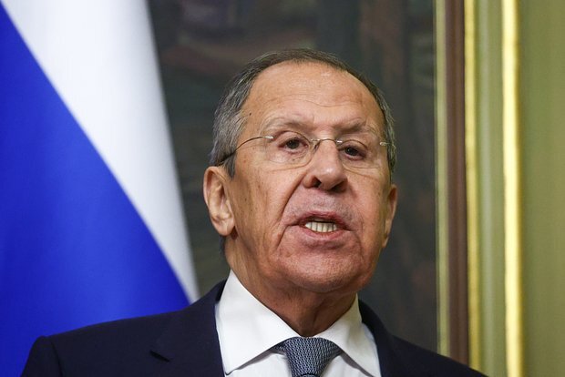 Lavrov sanksiyalardan danışıb