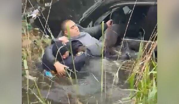 Polis  köməksiz qalan sürücünü xilas etdi-VİDEO