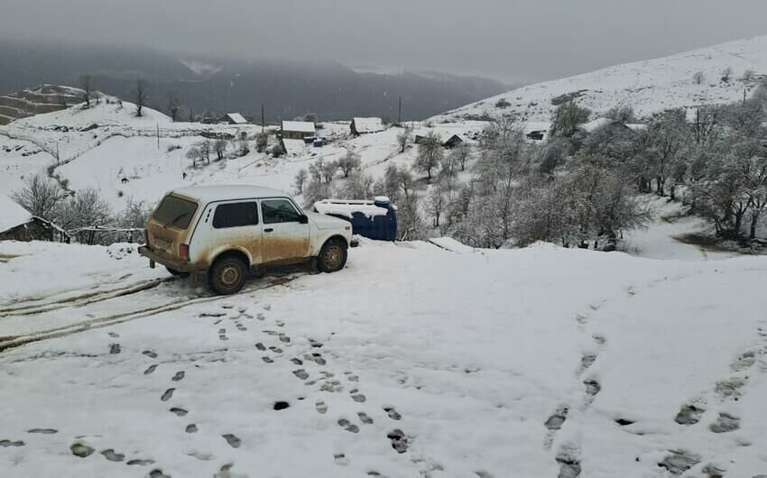 Göygölə qar yağır