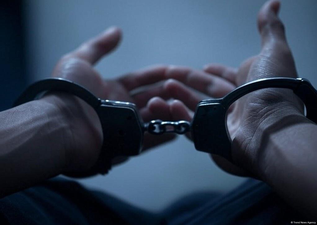 Azərbaycanda çağırışa gedən həkimi bıçaqlayan xəstə tutuldu