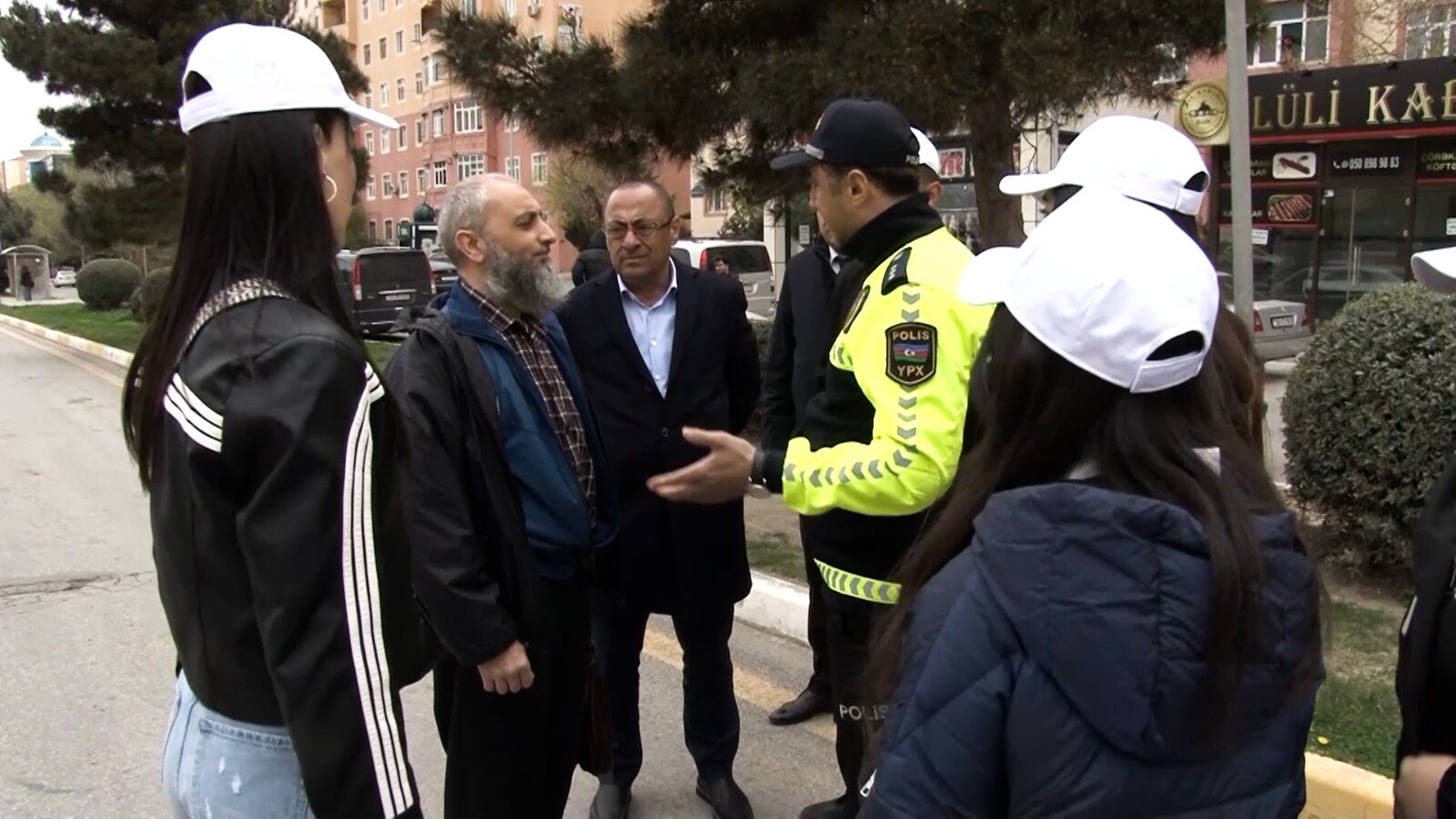 Sumqayıtda piyadalar arasında yol hərəkəti qaydalarının təşviqi işinə könüllü gənclər də cəlb olunublar