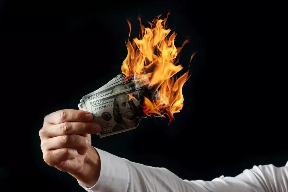 Dollar ciddi rəqibin təzyiqində: Hamı artıq bu valyutanı seçir