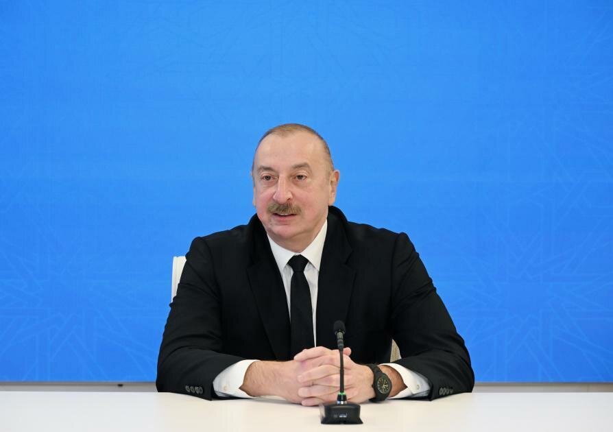 Prezident 16 əcnəbini əfv etdi