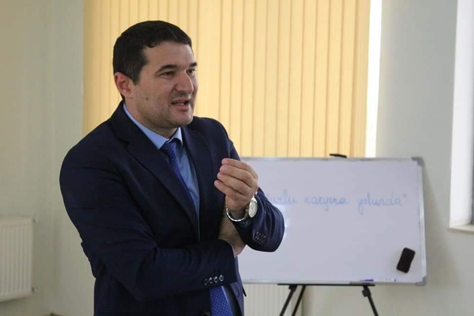 Müdir müavini Pərvin Ağasiyev “Hunday” ilə piyadanı vurdu