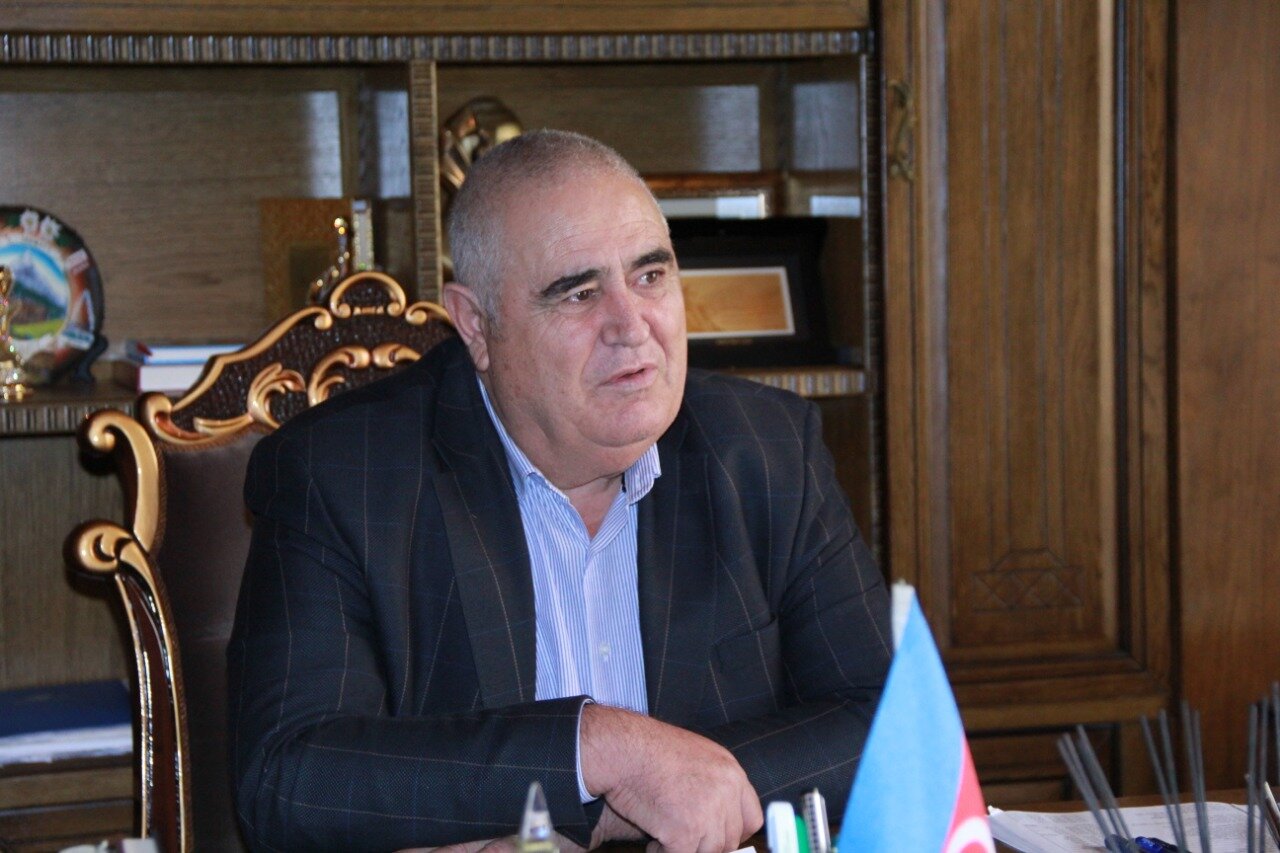 Şərurlu İsfəndiyar məhkəməyə gəldi