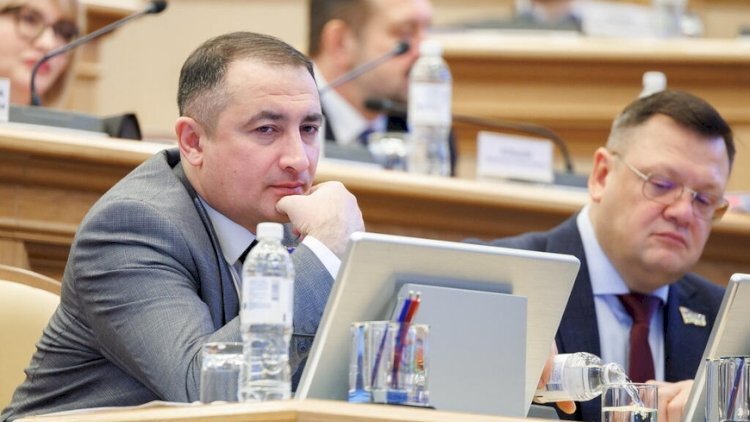 Azərbaycanlı deputat qalmaqallı çıxışdan sonra ölkədən qaçdı