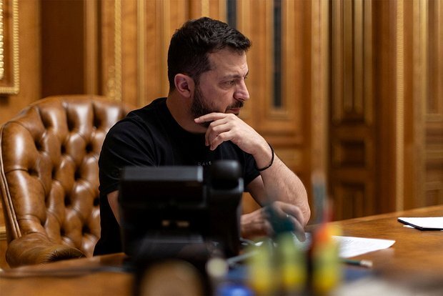 Zelenskinin Makronla söhbəti keçmişə zənglə müqayisə edilib