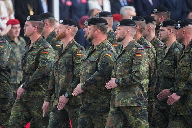 Almaniya hərbi xidmət modelini dəyişdirmək qərarına gəlib