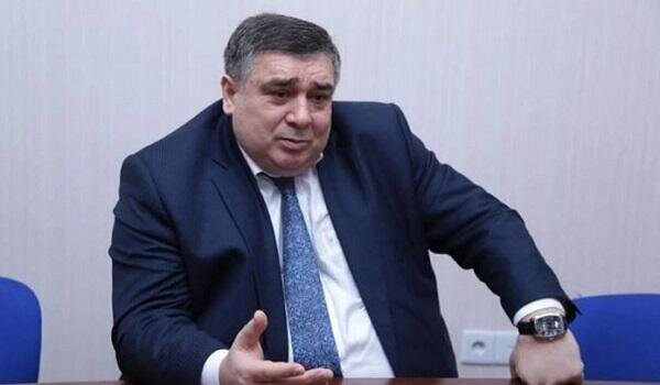 Şıxlinski toyuq hininə bənzəyən kamerada saxlanılır