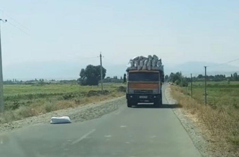 Yolda günəbaxan qurudan şəxs məsuliyyətə cəlb edildi