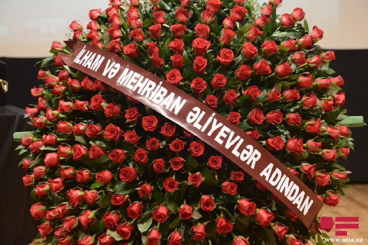 Prezident və birinci xanım vida mərasiminə əklil göndərdi