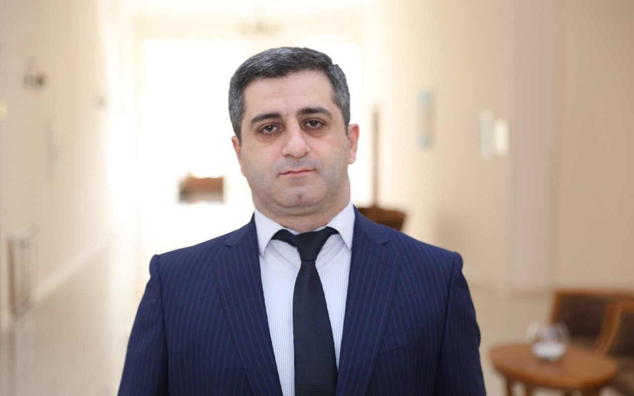 Narkoloji mərkəzin həbs olunan sabiq direktoru özünu təqsirli bilib - MƏHKƏMƏ
