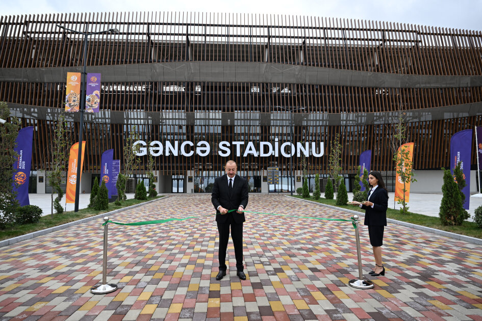 İlham Əliyev Gəncə şəhər stadionunun açılışını etdi
