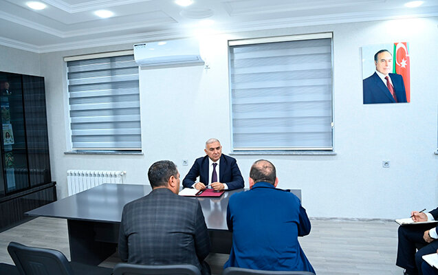 Vüqar Əhmədov Gəncədə vətəndaşları qəbul edib