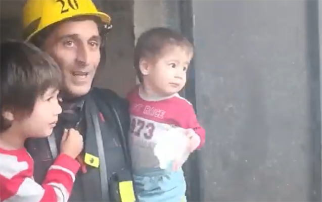 Sumqayıtda yaşayış binasında yanığın olub, 8 nəfər təxliyə edilib - Video