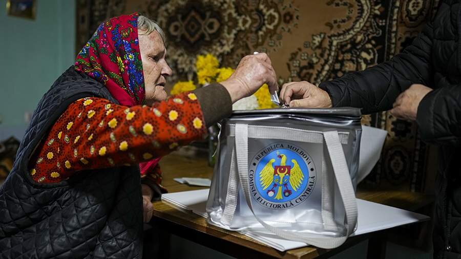 Moldovada seçkilər ölkəni parçalayır