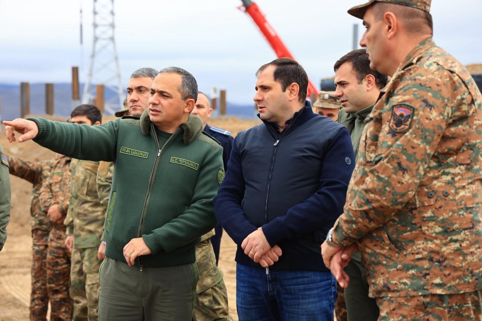 Erməni müdafiə naziri hərbi hissəyə niyə getdi...