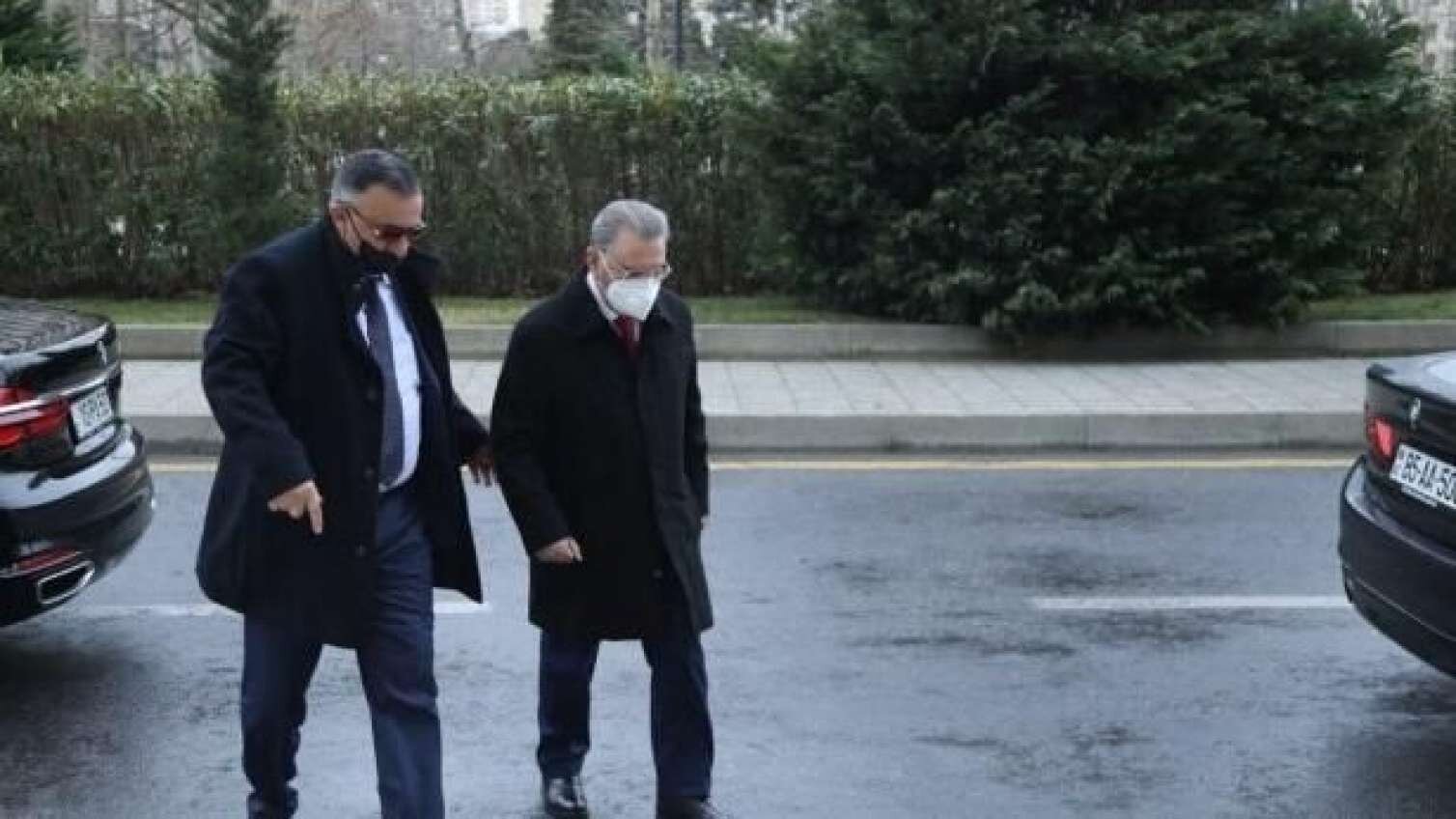 7 saat dindirilən Mehdiyev istintaqa əsa ilə gedib