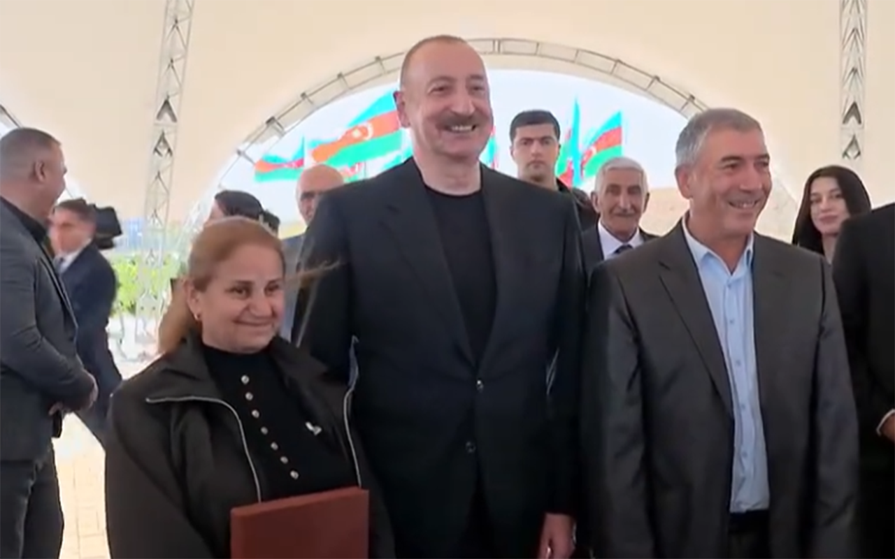 “Oğlum əsgərdir, tapşırdı ki, şəkil çəkdirək” -VİDEO