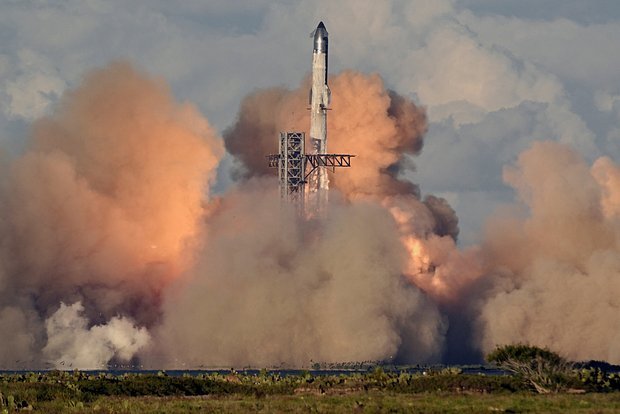 SpaceX-in ən güclü raketi son uçuşunu tamamladı