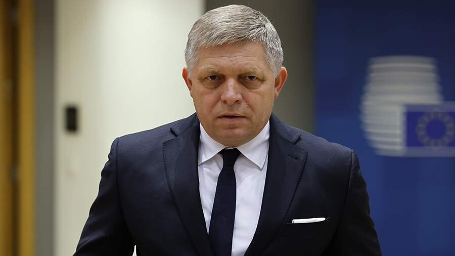 Fico: Ruslar ancaq ayaqqabılarının bağını bağlayan zaman diz çökürlər