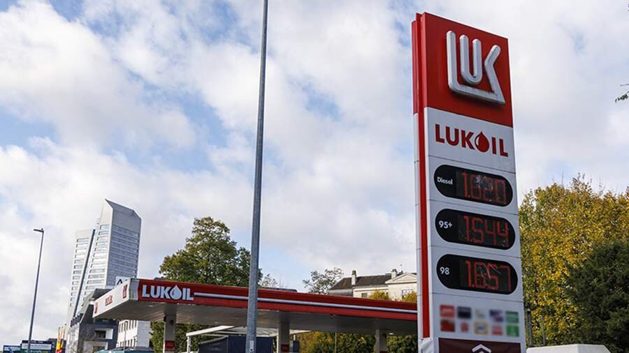 “Lukoyl”un səhmləri xarici aktivlərin alıcısı xəbəri ilə bahalaşıb