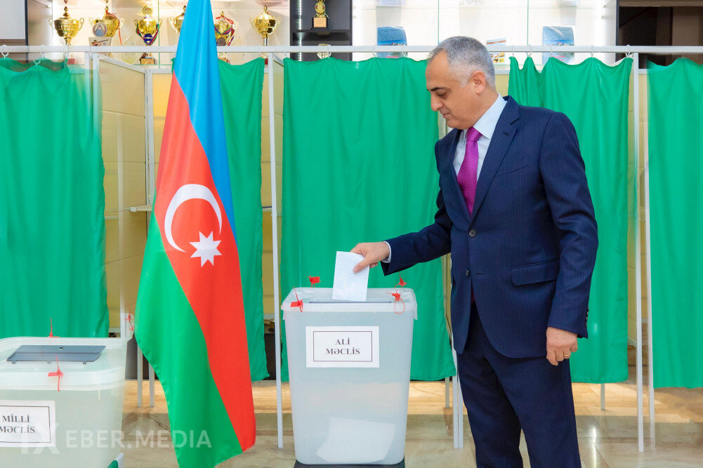 Fuad Nəcəflinin işdən çıxarılmasının səbəbi bilindi