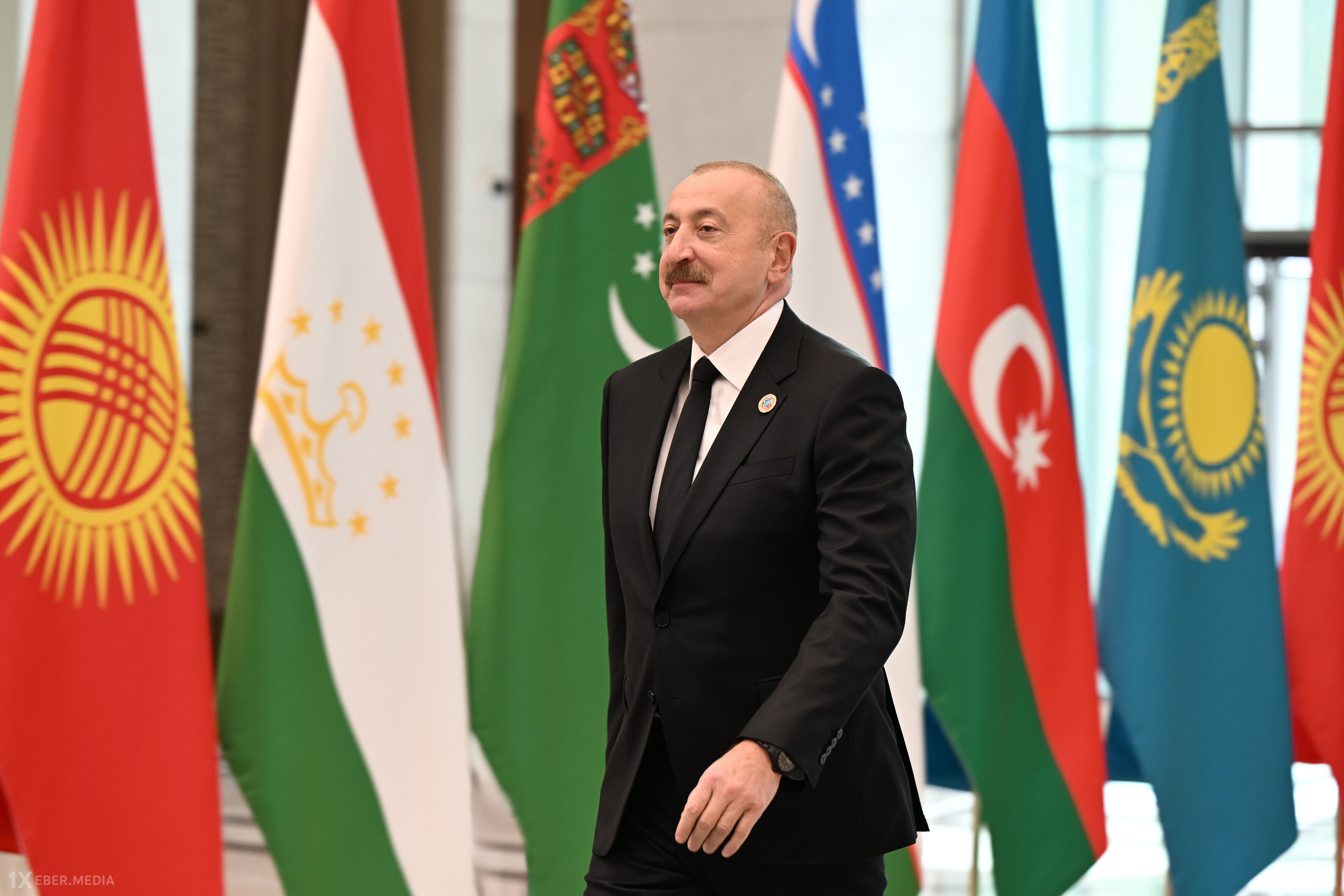 İlham Əliyev liderlərin iclasında