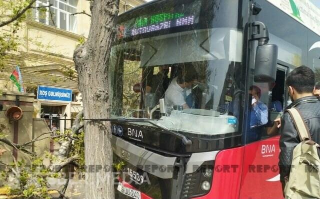 Minik maşını "Bakı Bus"a çırpıldı: ölən var