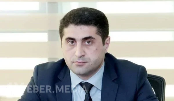 Başçı sürücüsünü baş mütəxəssis təyin edib?