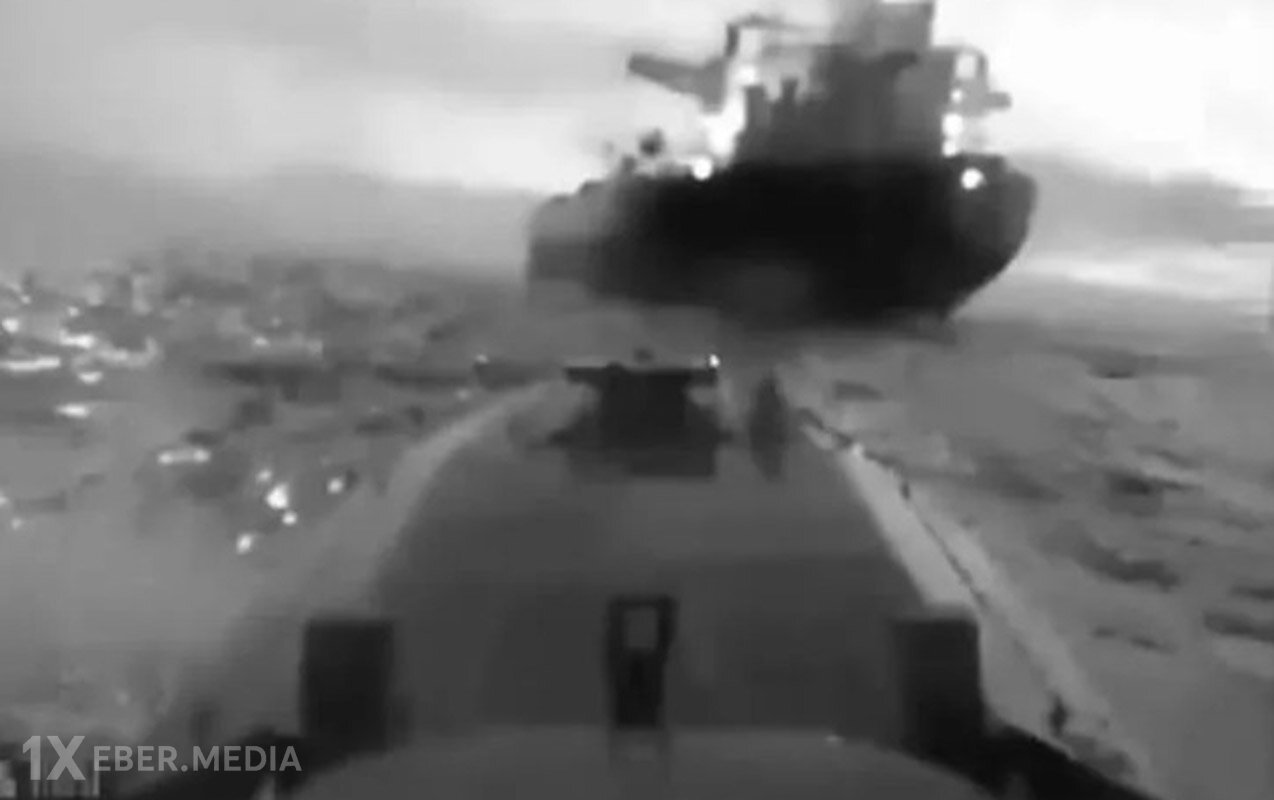 Qara dənizdə gəminin vurulma anı - Video