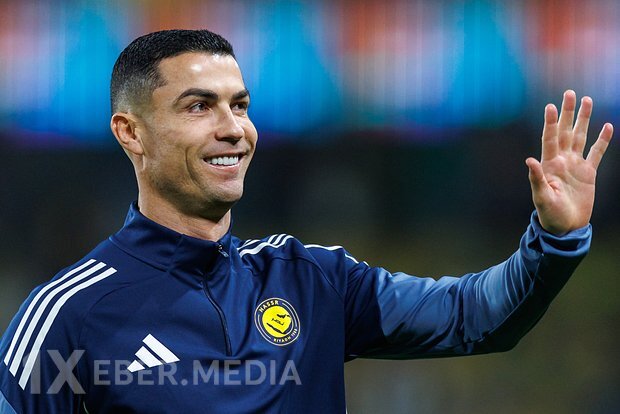 Ronaldo Portuqaliya millisinin futbolçularına eksklüziv saatlar hədiyyə edib