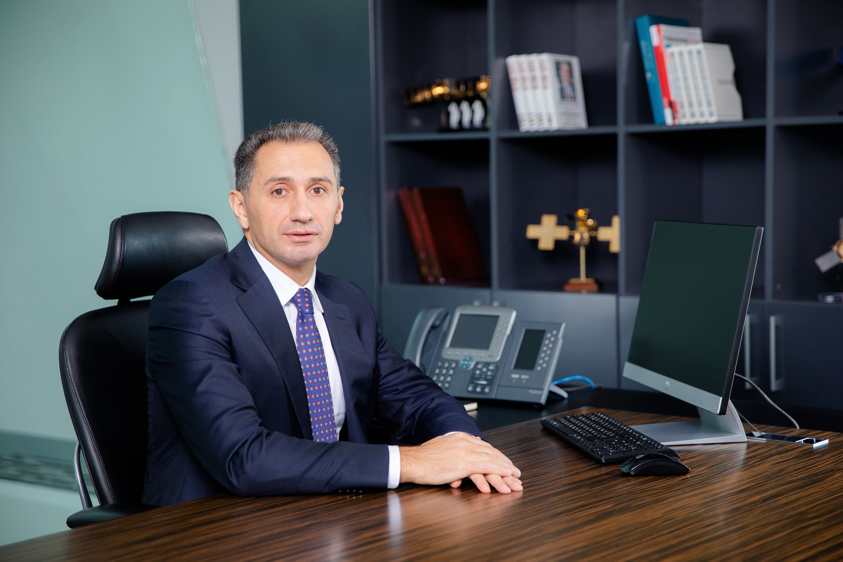 Nazir özünə daha bir müşavir təyin etdi