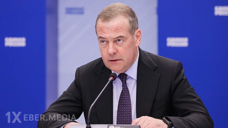 Medvedev 2026-cı ildə ordunun müqaviləli əsgərlərlə komplektləşdirilməsi ilə bağlı iclas keçirib.