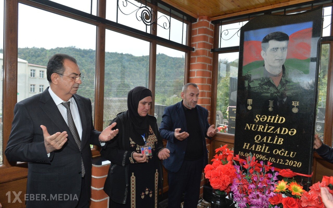 Taleh Qaraşov şəhidin məzarını ziyarət edib - FOTOLAR