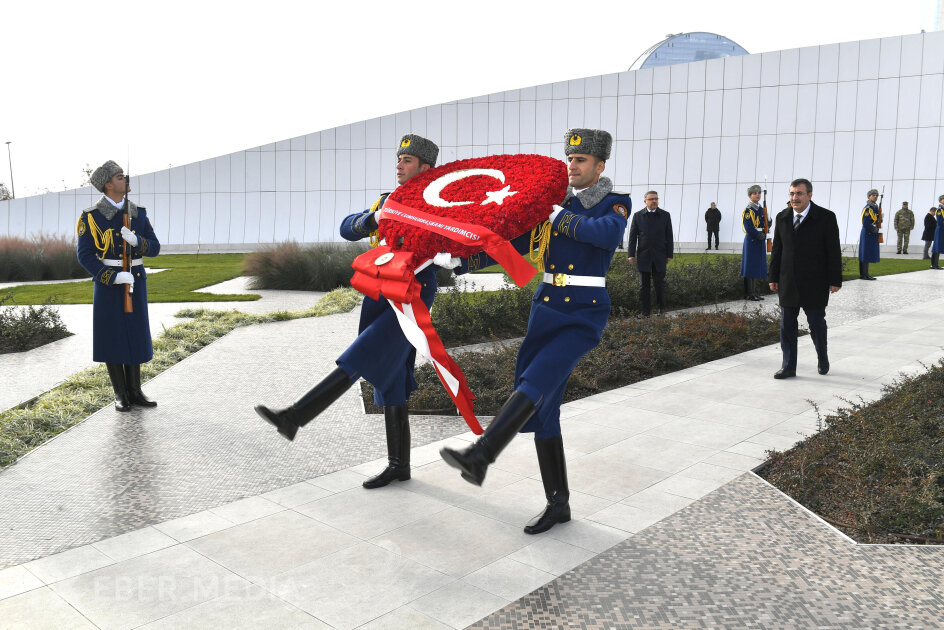 Türkiyənin vitse-prezidenti Zəfər parkını ziyarət etdi