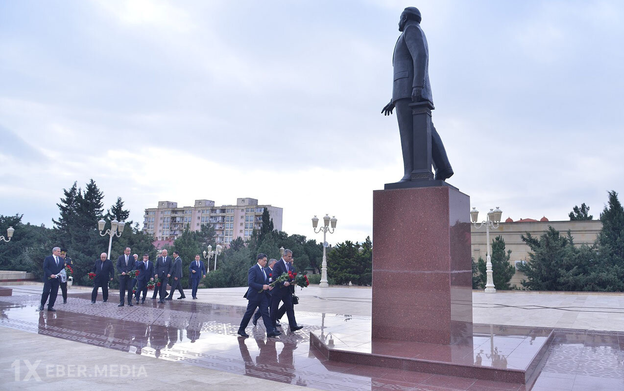 Qaradağda Ulu Öndər Heydər Əliyevlə bağlı dəyirmi masa keçirildi - Fotolar
