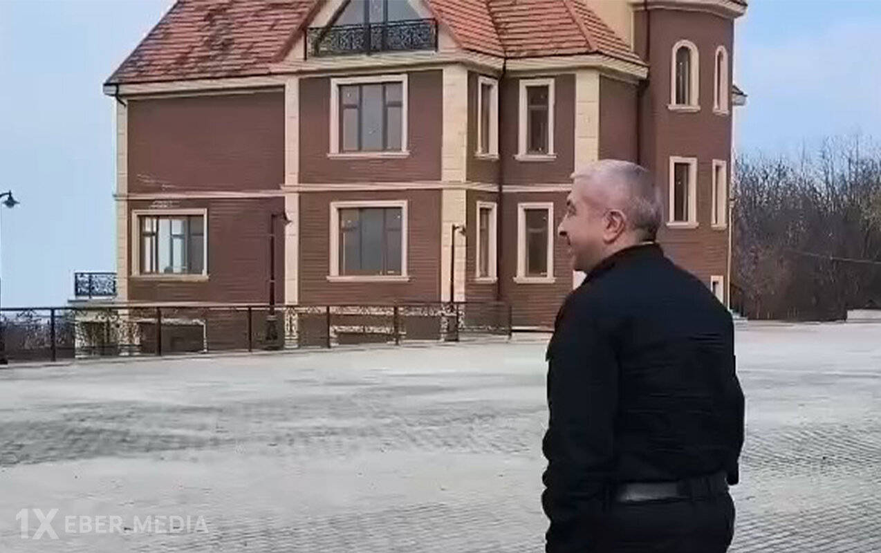 Sabiq deputat makler kimi Mehdiyevin villasına girdi - Video