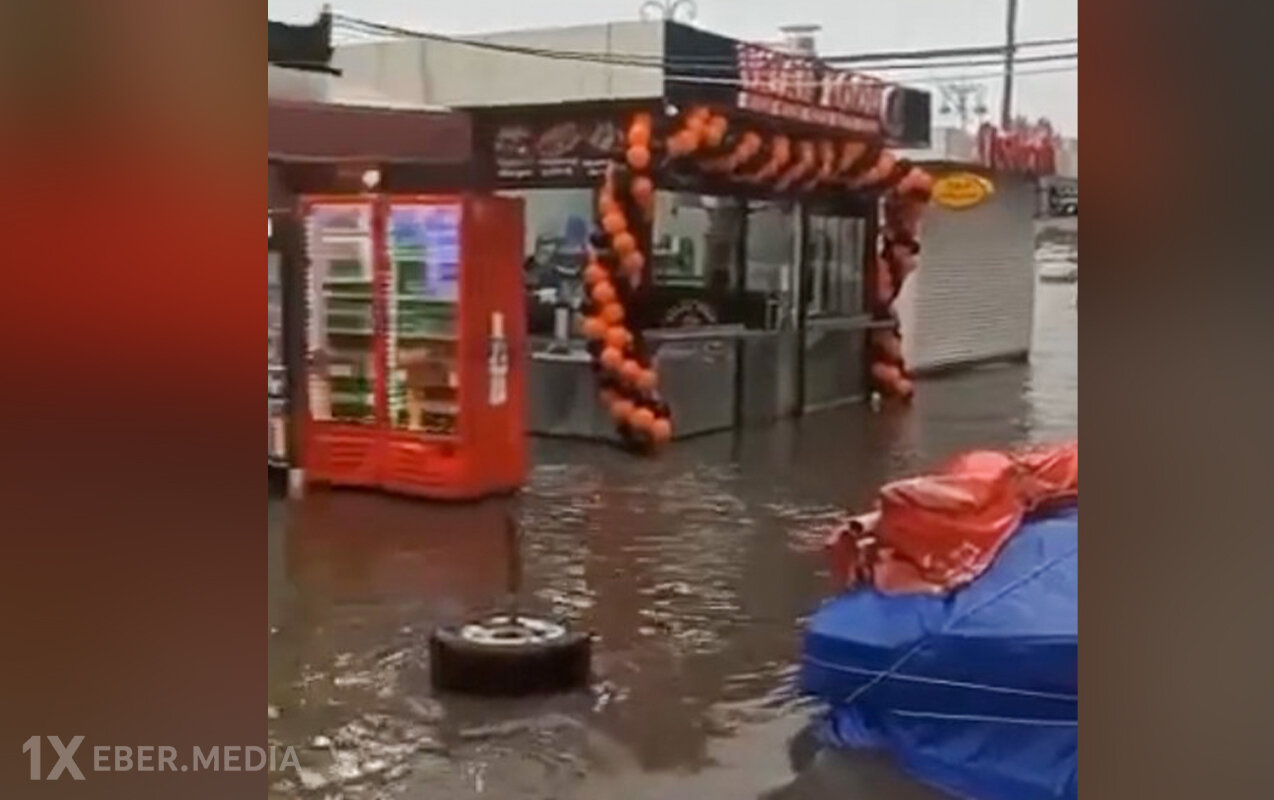 Yağışdan sonra “İnşaatçılar”ı su basdı - Video