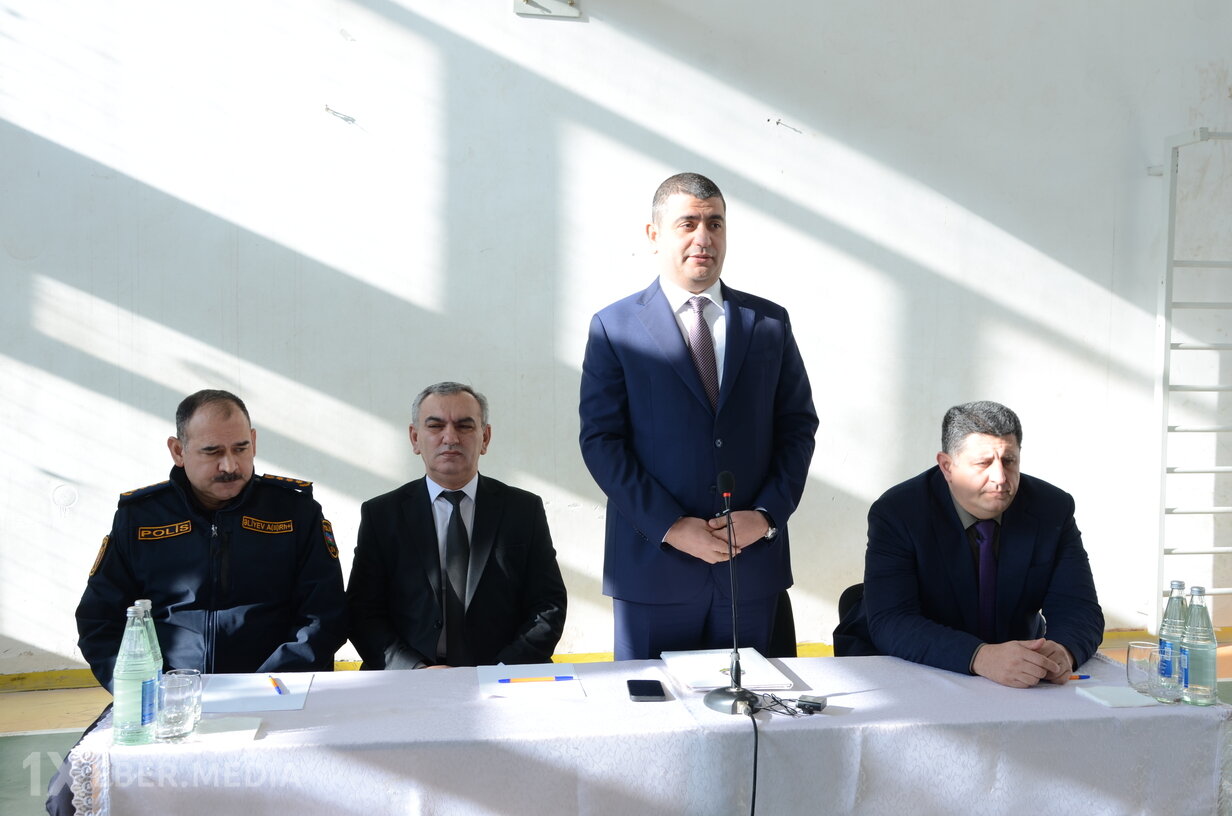 Elşən Həsənli Böyük Kəngərli kənd sakinləri ilə növbəti səyyar qəbul keçirib